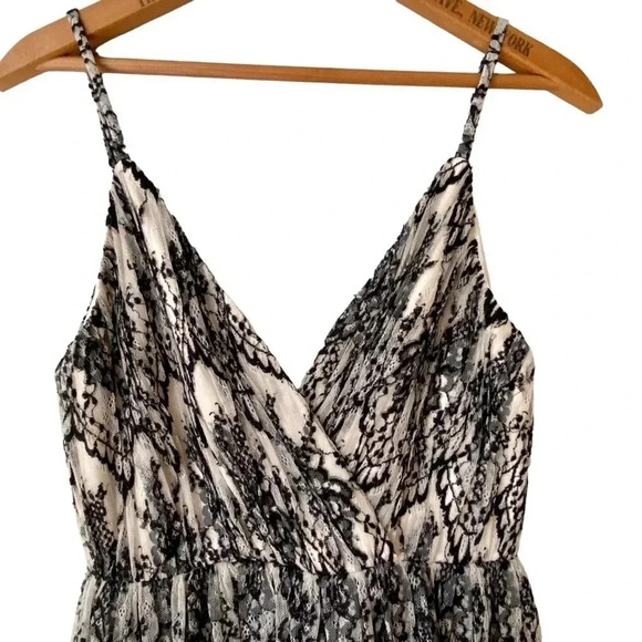 Alice + Olivia Cara Flared Lace Mini Dress Black Ivory Contrast Cocktail Size 4 - Picture 6 of 17